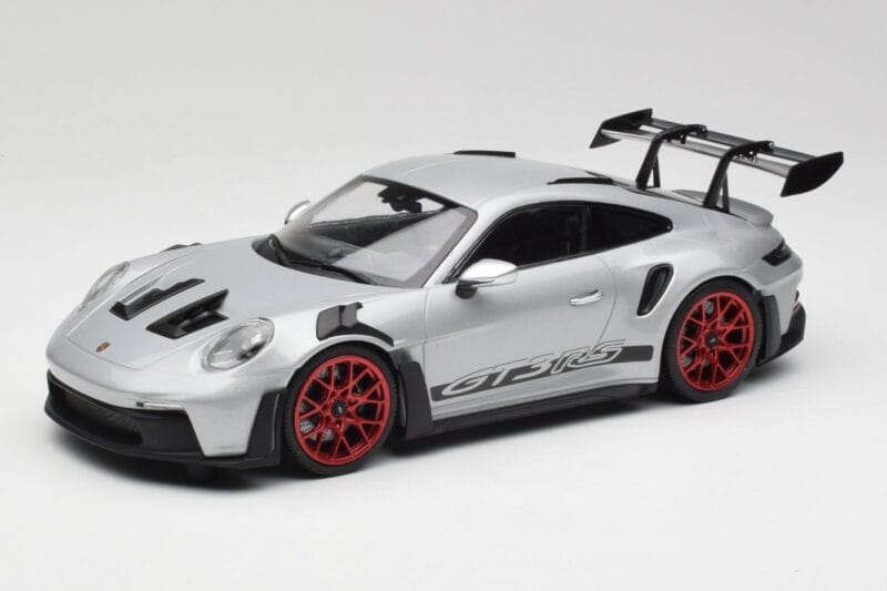 Porsche 911 992 GT3 RS Silber & Rote Räder Minichamps 1:18 153062241 Metall