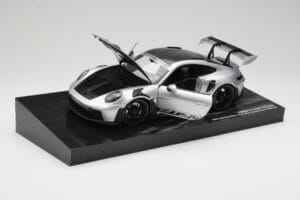 Porsche 911 992 GT3 RS Silber Weissach Package Minichamps 1:18 110062020 Metall – Bild 3 von 8