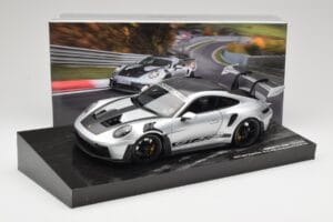 Porsche 911 992 GT3 RS Silber Weissach Package Minichamps 1:18 110062020 Metall – Bild 8 von 8