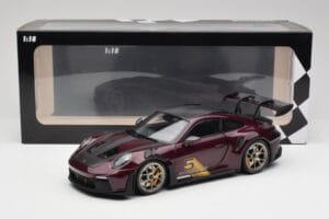 Porsche 911 992 GT3 RS Ultraviolett & Silber Räder Minichamps 1:18 110062029 Metall – Bild 8 von 8