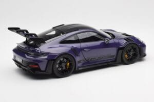 Porsche 911 992 GT3 RS Weissach Package Ultraviolet Norev 1:18 187368 Metall – Bild 3 von 8