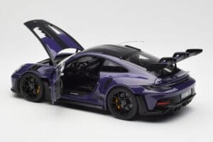 Porsche 911 992 GT3 RS Weissach Package Ultraviolet Norev 1:18 187368 Metall – Bild 5 von 8