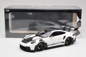 Porsche 911 992 GT3 RS Weiss & Schwarze Räder Minichamps 1:18 155062230 Metall – Bild 6 von 6