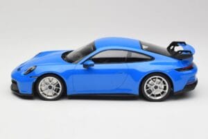 Porsche 911 992 GT3 Shark Blau & Silber Räder Minichamps 1:18 143069015 Resin – Bild 3 von 6