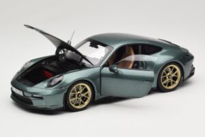Porsche 911 992 GT3 Touring Package Malachite Green Metallic Norev 1:18 187382 Metall – Bild 2 von 8