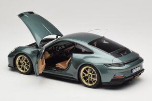 Porsche 911 992 GT3 Touring Package Malachite Green Metallic Norev 1:18 187382 Metall – Bild 5 von 8