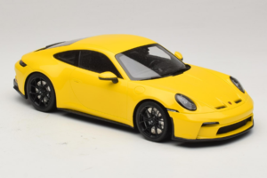 Porsche 911 992 GT3 Touring Gelb Schwarze Felgen Minichamps 1:18 117069021 Metall – Bild 4 von 6