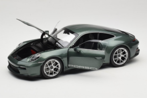 Porsche 911 992 S/T Malachite Green Metallic Norev 1:18 187472 Metall – Bild 2 von 8