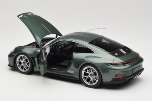 Porsche 911 992 S/T Malachite Green Metallic Norev 1:18 187472 Metall – Bild 4 von 8