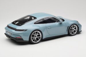 Porsche 911 992 S/T Meisenblau Norev 1:12 127550 Metall – Bild 2 von 6