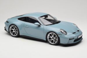 Porsche 911 992 S/T Meisenblau Norev 1:12 127550 Metall – Bild 4 von 6