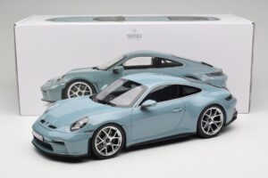 Porsche 911 992 S/T Meisenblau Norev 1:12 127550 Metall – Bild 6 von 6