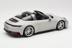 Porsche 911 992 Targa 4 GTS Grau Minichamps 1:18 155061064 Metall – Bild 2 von 6