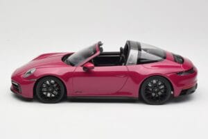Porsche 911 992 Targa 4 GTS Rubystar Minichamps 1:18 155061066 Metall – Bild 3 von 6