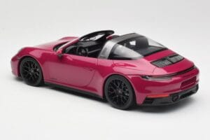 Porsche 911 992 Targa 4 GTS Rubystar Minichamps 1:18 155061066 Metall – Bild 5 von 6
