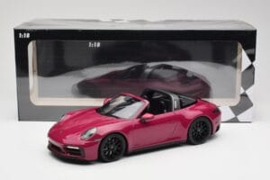 Porsche 911 992 Targa 4 GTS Rubystar Minichamps 1:18 155061066 Metall – Bild 6 von 6