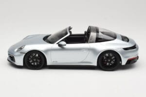 Porsche 911 992 Targa 4 GTS Silber Minichamps 1:18 155061061 Metall – Bild 3 von 6