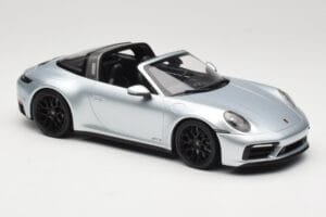 Porsche 911 992 Targa 4 GTS Silber Minichamps 1:18 155061061 Metall – Bild 4 von 6