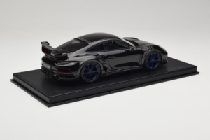 Porsche 911 992 TechArt GTstreet R Schwarz Mit Blauen Rädern TechArt 1:18 REMC009 Resin – Bild 3 von 6