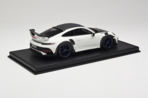 Porsche 911 992 TechArt GTstreet R Weiss Mit Blauen Rädern TechArt 1:18 REMC014 Resin – Bild 3 von 6