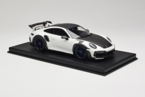 Porsche 911 992 TechArt GTstreet R Weiss Mit Blauen Rädern TechArt 1:18 REMC014 Resin – Bild 4 von 6