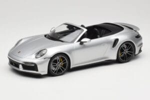Porsche 911 992 Turbo S Cabriolet Silber Minichamps 1:18 155069082 Metall