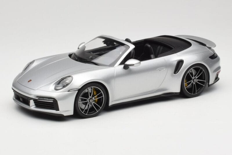 Porsche 911 992 Turbo S Cabriolet Silber Minichamps 1:18 155069082 Metall