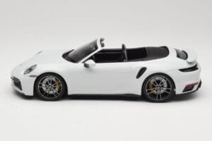 Porsche 911 992 Turbo S Cabriolet White Metallic Minichamps 1:18 155069080 Metall – Bild 3 von 6