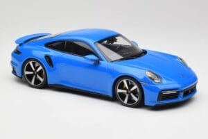 Porsche 911 992 Turbo S Gentian Blau Minichamps 1:18 155069074 Metall – Bild 4 von 6