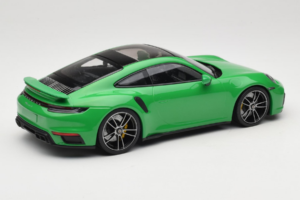 Porsche 911 992 Turbo S Grün Minichamps 1:18 153069077 Metall – Bild 2 von 6