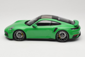 Porsche 911 992 Turbo S Grün Minichamps 1:18 153069077 Metall – Bild 3 von 6