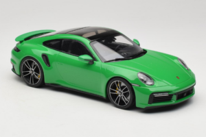 Porsche 911 992 Turbo S Grün Minichamps 1:18 153069077 Metall – Bild 4 von 6