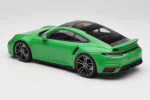 Porsche 911 992 Turbo S Grün Minichamps 1:18 153069077 Metall – Bild 5 von 6