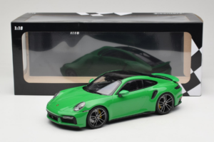 Porsche 911 992 Turbo S Grün Minichamps 1:18 153069077 Metall – Bild 6 von 6