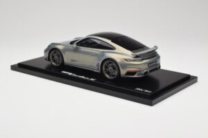 Porsche 911 Turbo S 992 Silver Bamboo Chromaflire With Display Case Spark 1:18 WAP0219100RTSS Resin – Bild 5 von 7