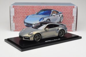 Porsche 911 Turbo S 992 Silver Bamboo Chromaflire With Display Case Spark 1:18 WAP0219100RTSS Resin – Bild 6 von 7