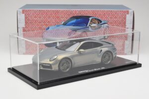 Porsche 911 Turbo S 992 Silver Bamboo Chromaflire With Display Case Spark 1:18 WAP0219100RTSS Resin – Bild 7 von 7