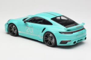 Porsche 911 992 Turbo S Sport Design Package Racing Green Minichamps 1:18 155069175 Metall – Bild 5 von 6