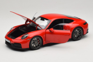 Porsche 911 992.2 Carrera 4 GTS Guards Red Norev 1:18 187171 Metall – Bild 2 von 8