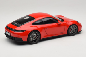 Porsche 911 992.2 Carrera 4 GTS Guards Red Norev 1:18 187171 Metall – Bild 3 von 8