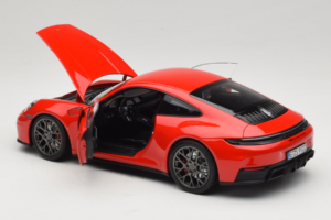 Porsche 911 992.2 Carrera 4 GTS Guards Red Norev 1:18 187171 Metall – Bild 5 von 8