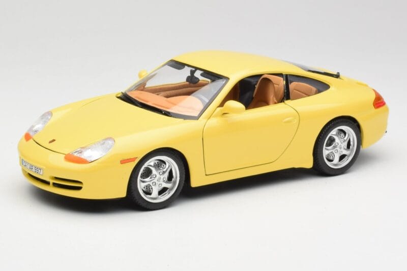 Porsche 911 996 Carrera Gelb Bburago 1:18 30085-M1 Metall