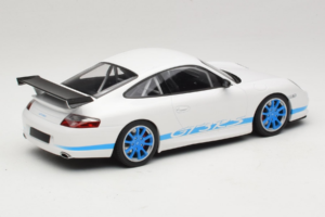 Porsche 911 996 GT3 RS Weiss Blaue Streifen Minichamps 1:18 155062021 Metall – Bild 2 von 6