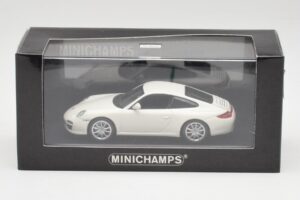 Porsche 911 997 Carrera 4S Carrara Weiss Minichamps 1:43 403066431 Metall – Bild 4 von 4