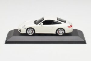 Porsche 911 997 Carrera 4S Carrara Weiss Minichamps 1:43 403066431 Metall