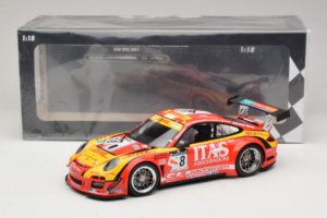 Porsche 911 997 GT3 R #8 De Lorenzi Racing De Lorenzi 24 Hours of Spa 2011 Minichamps 1:18 151118918 Metall – Bild 6 von 6