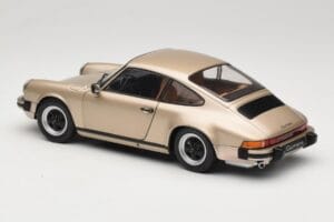 Porsche 911 Carrera 3.2 Bronze Solido 1:18 S1802602 Metall – Bild 7 von 8