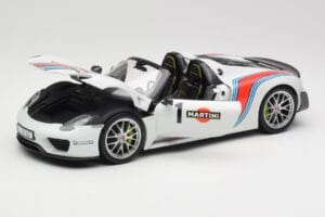Porsche 918 Spyder Weissach Package Martini Minichamps 1:18 110062440 Metall – Bild 2 von 8