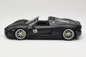 Porsche 918 Spyder Weissach Package Matt Black Minichamps 1:18 110062444 Metall – Bild 4 von 8