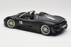 Porsche 918 Spyder Weissach Package Matt Black Minichamps 1:18 110062444 Metall – Bild 7 von 8